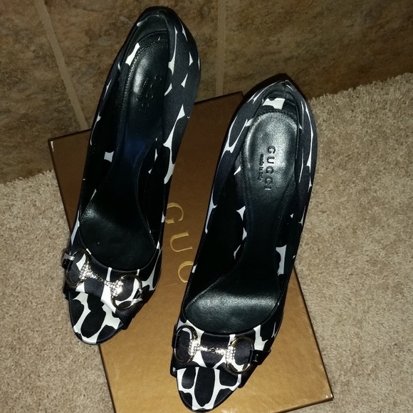 SOLD Gucci Signature Crystal Collection - Picture 1 of 6